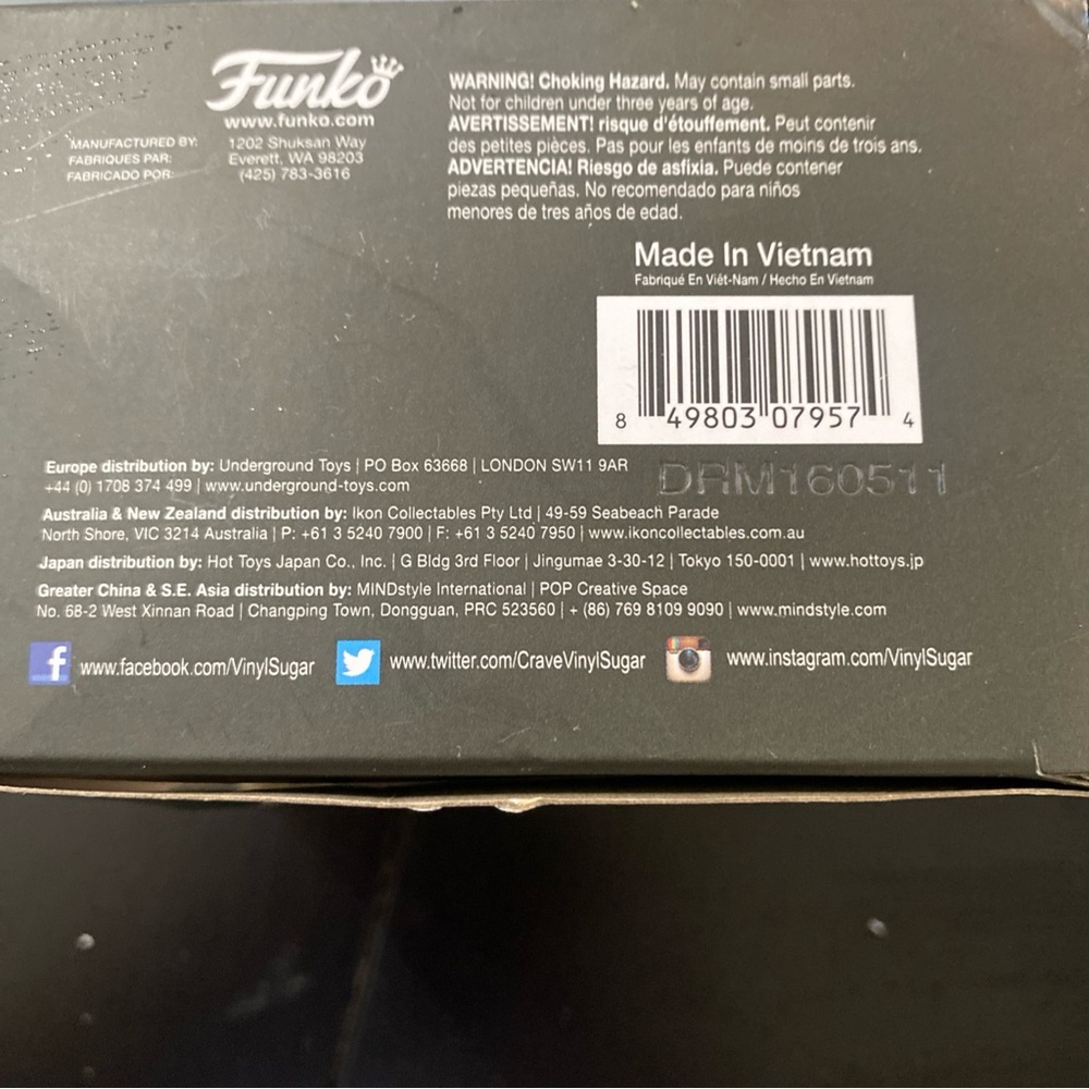 Fallout Vinyl Collectible Action Figure - Black and Gold - Picture 5 of 6